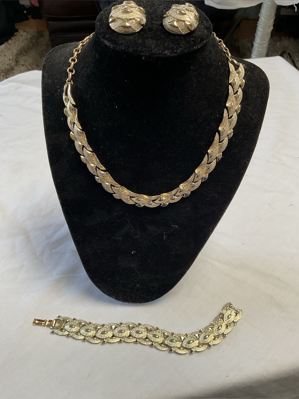 Vintage Coro Gold Leaf-Link Necklace, Bracelet & Clip-On Earring Set